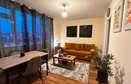 Cozy 2 Bedroom Apartment close to Town Centre - Foto 1