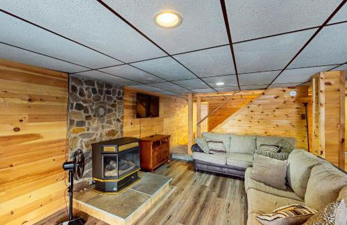 Hot Tub, Dock, Pool Table! Lakefront Poconos Haven - Foto 19