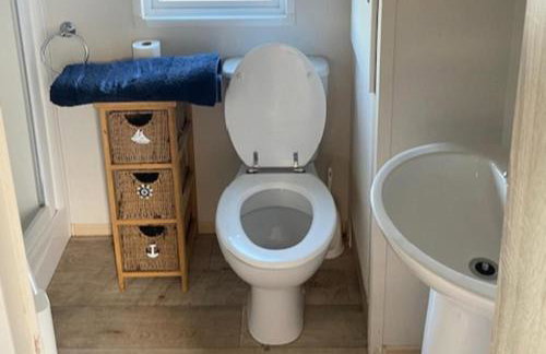 Cabin - Sleeps 4 - Pets Ok - Balcony - Parking - Foto 8