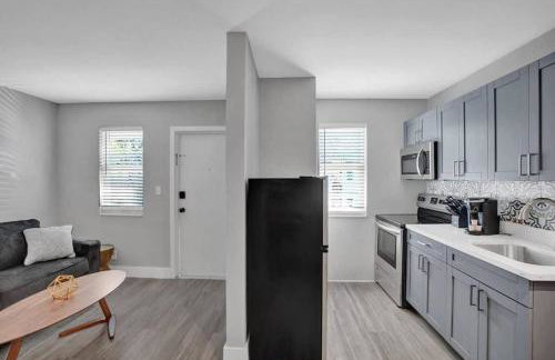 Rustic Retreats Beachy 1BR for 4 guests in the heart of Fort Lauderdale - Foto 17