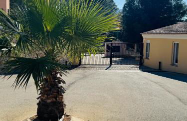 Calpe Casa adosada entorno playa y montaña tranquilidad relax jacuzzi piscina wifi aire jardin barbacoa y parking - Foto 16