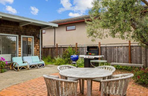 Dockside getaway with hot tub & dock - Foto 34