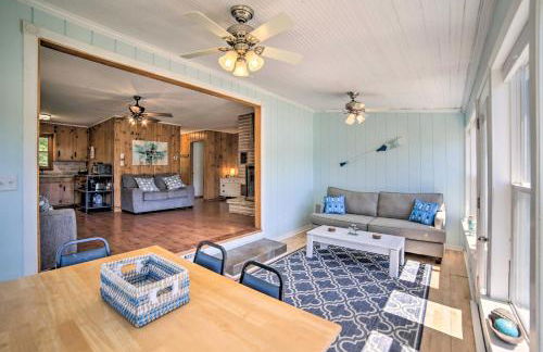 Lakefront Wisconsin Cottage with Dock and Hot Tub! - Foto 12