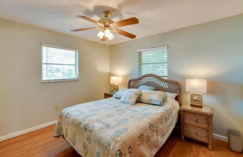 Coastal Oasis with Shared Pool, 2 Mi to Beach! - Foto 13
