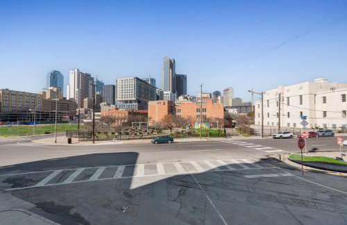 Urban 2BR I Free Parking I King Bed I Workspace - Foto 14