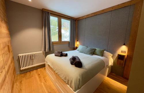 Luxury 9-Bed Apartment Steps from Ski Slopes with Parking & Ski Box - Photo 3