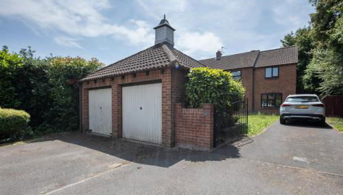 Comfy Chippenham Double Ensuite Home with Large Garden with Parking x 4 - Foto 2