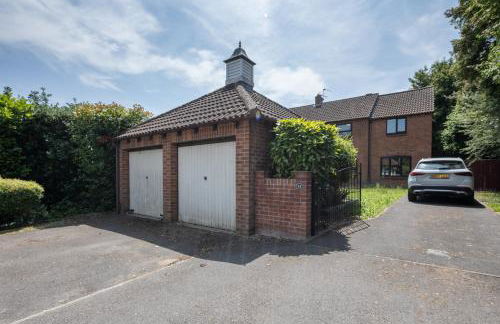 Comfy Chippenham Double Ensuite Home with Large Garden with Parking x 4 - Foto 2