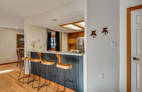 Riverfront Lincoln Condo with Patio and Pool Access! - Foto 10