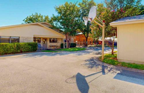 Spacious Lakefront Home with Water Views, WiFi & Private Washer/Dryer - Foto 26