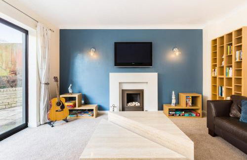 Drayton Manor House FREE parking - Photo 10