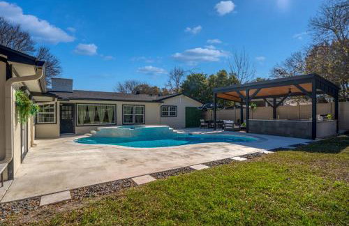 Relaxed Luxury Pet Friendly Home with Pool and Backyard Lounge in San Antonio, TX - Foto 55