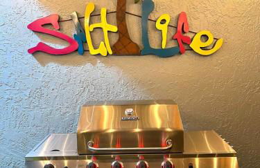 Luxury heated-pool home blocks from the beach - Foto 38