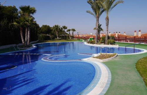 Casa con cálida terraza y piscina R76 by Novadesta - Foto 1