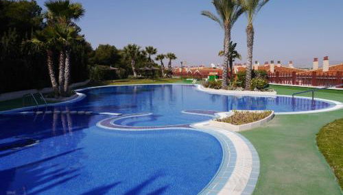 Casa con cálida terraza y piscina R76 by Novadesta - Foto 1