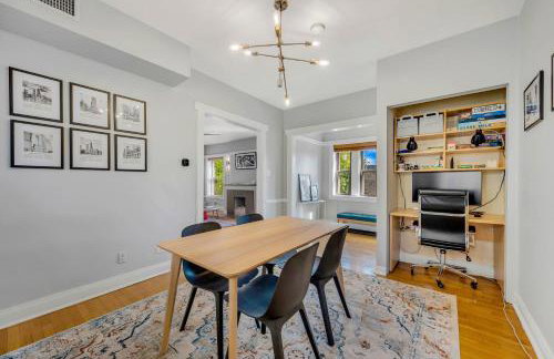 Steps to the Lakefront! This Uptown Beauty is Everything You Need for a Perfect Chicago Getaway condo - Photo 3