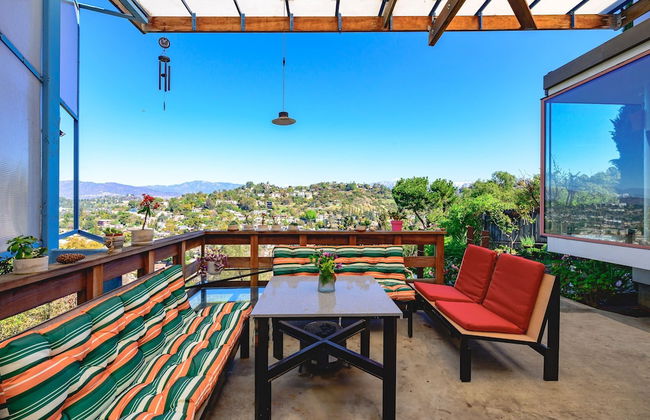 Scenic Retreat With Deck Stunning Views in LA - Foto 4