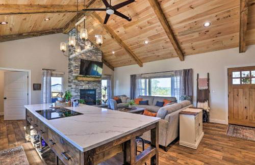 Chic Williamstown Retreat with Pool and Hot Tub! - Foto 7