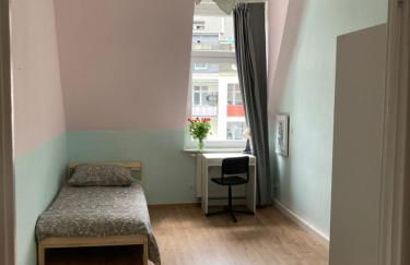 Cosy, new furniture, 10min walk to train station - Foto 11