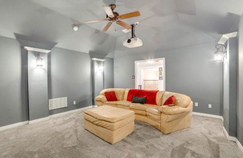 Great for Gatherings! Stylish Allen Home with Patio - Foto 30