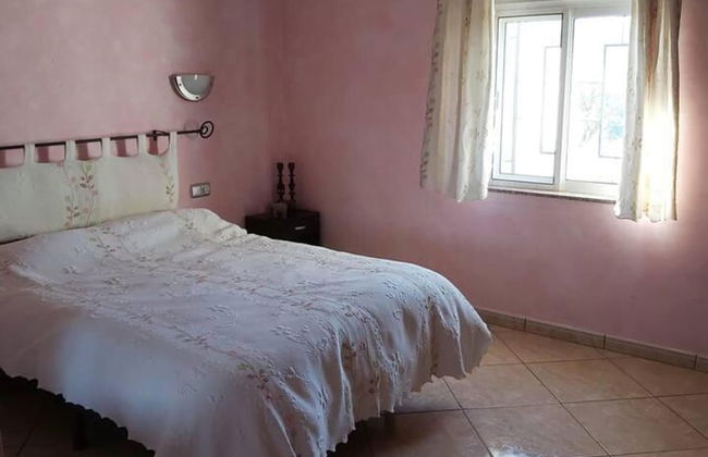 2-bed Villa Sleeps 5 - Private Pool & Free Parking - Foto 3