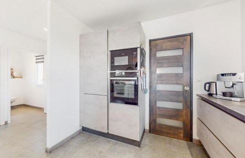 2 Bedroom Amazing Home In Landévant - Foto 11