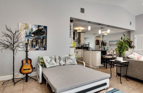 South Florida Spacious Oasis 4BR Retreat with 2 King Beds, Amazing Pool, near Beaches - Photo 49