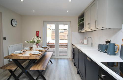 Spacious 4 Bed House Sleeps 6 Parking Garden in Loughborough - Foto 51