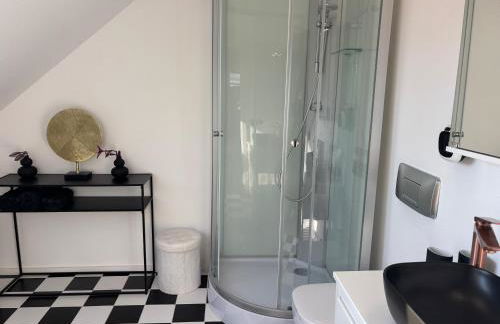 Zentrale Lage, kostenlos Parken, ideal für Pendler, Kinder und Haustiere willkommen!! - Photo 17