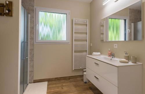 Gîte moderne et lumineux à Gy avec grand salon, jardin et jeux pour enfants - FR-1-583-457 - Foto 25