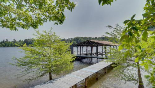 Beautiful Toledo Bend Retreat with Private Dock - Foto 2