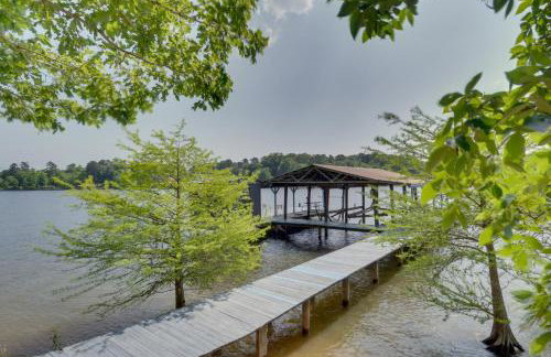 Beautiful Toledo Bend Retreat with Private Dock - Foto 2
