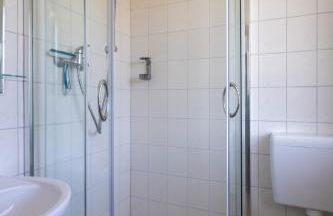 Gästehaus Olympia Wilhelmshaven - Moderne Einzelzimmer mit eigenem Bad für Monteure - Foto 9