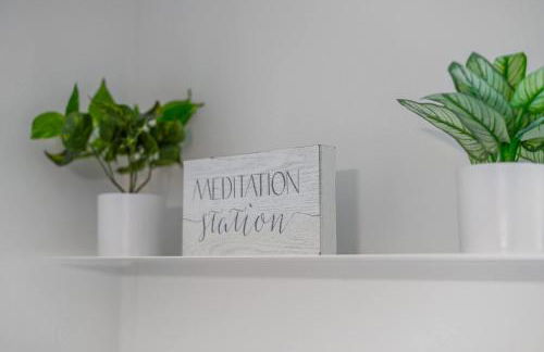 Tranquil Light-Filled Retreat 3BR Ranch - Photo 45