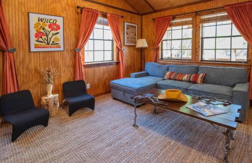 Cypress Creek Cabin Stay for 6 Access to Pool Hot Tub - Foto 7