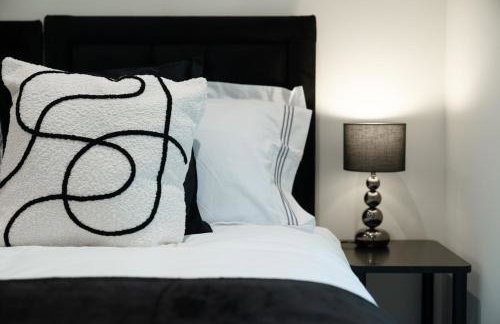 Modern- Battersea Power Station 2-Bed Apartment with Balcony - Foto 26