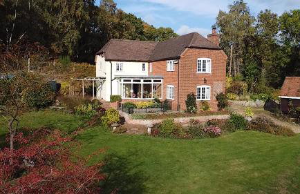 3-bedroom cottage set in a large enclosed garden - Foto 1