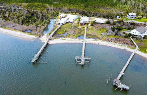 Shipwrecked Shack Waterfront House Boat on Land - Foto 9