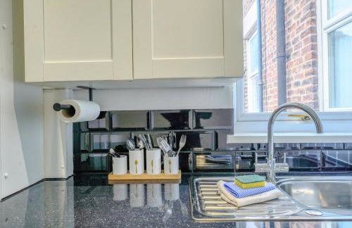 Stunning 2 Bedroom 6 Guest Flat by Anfield Stadium - Photo 16