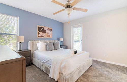 Landing Stunning 2BD Tennis Court Gym - Photo 12