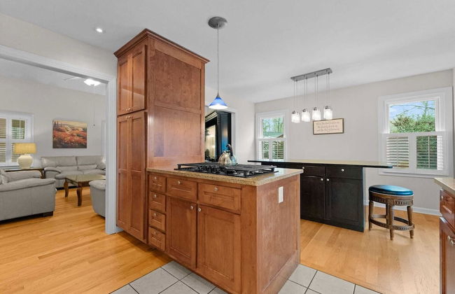 Sleeps 22, Lakefront w/ Private Dock & Pool, 2 Houses Lake Living by Avantstay - Foto 75