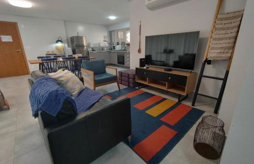 Apto Novo, Sofisticado e Aconchegante em Astúrias Guarujá - Foto 3