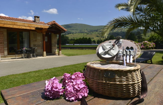 Piscina climatizada y cubierta 365 dias en Casa Rural con Encanto El Puentuco una de las casas mas valoradas de Cantabria - Foto 40