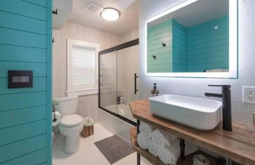 Hometown Haven- 3 bedroom, Large Yard, Firepit - Foto 12