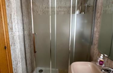 Amplio y Comodo Chalet en Zaragoza con pistas de tenis - Foto 14