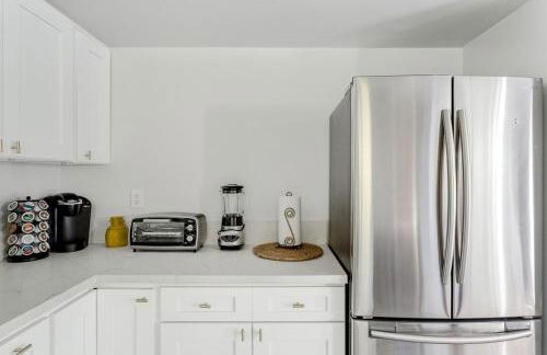 Silver Triangle Oasis with Verdant Backyard - Foto 23