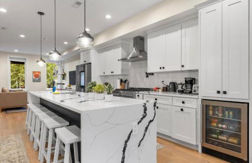 Central DC 5-BR Townhome - Walk to METRO-rail - Foto 6