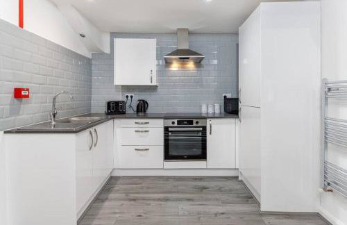 Luxury Mirror Party Pad with 4 Bedrooms! - Foto 33