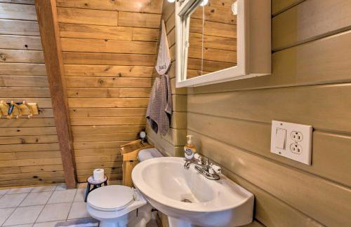 Hot Tub, Sauna, Fireplace, Dock! Lake Honor Cabin - Foto 24