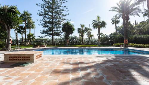 Apartamento en primera línea de playa con piscina - Foto 2